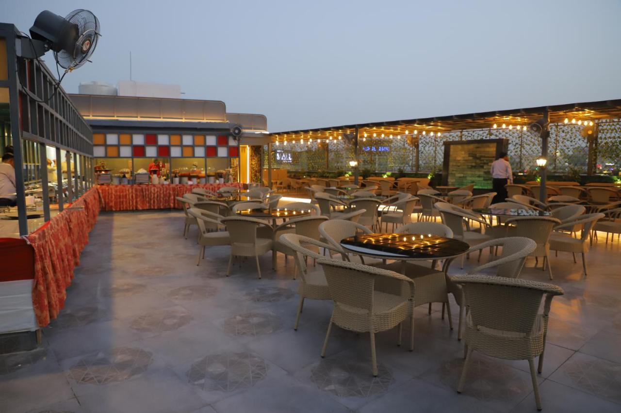 Hotel Haris Mg Road Gurugram Gurgaon Exterior photo