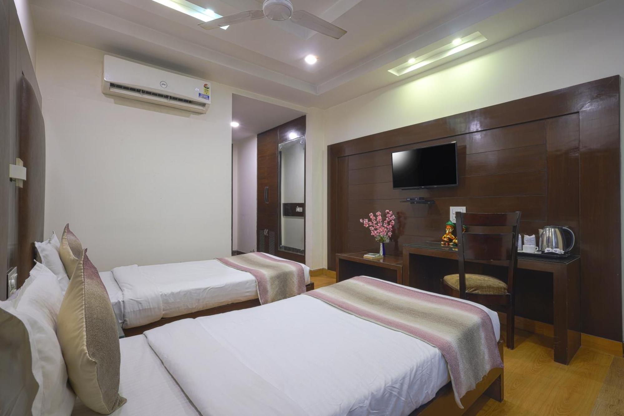 Hotel Haris Mg Road Gurugram Gurgaon Exterior photo