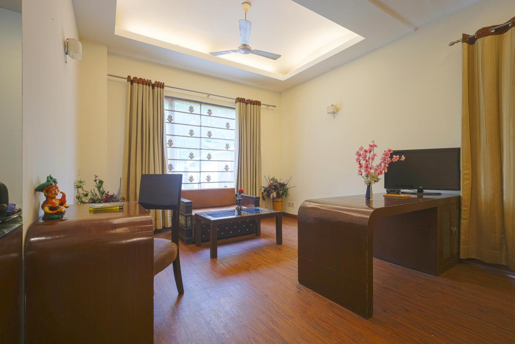 Hotel Haris Mg Road Gurugram Gurgaon Exterior photo