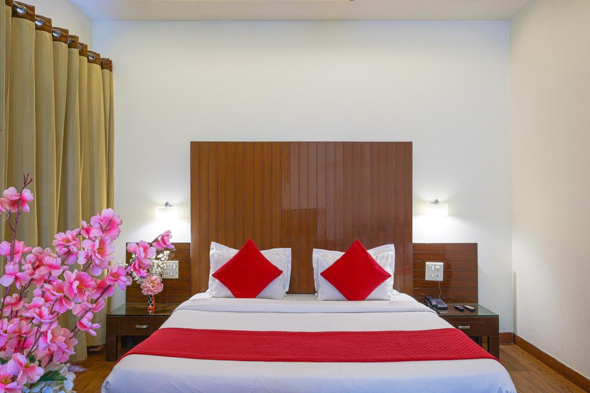 Hotel Haris Mg Road Gurugram Gurgaon Exterior photo