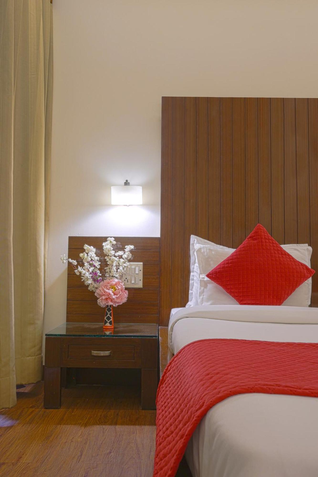 Hotel Haris Mg Road Gurugram Gurgaon Exterior photo