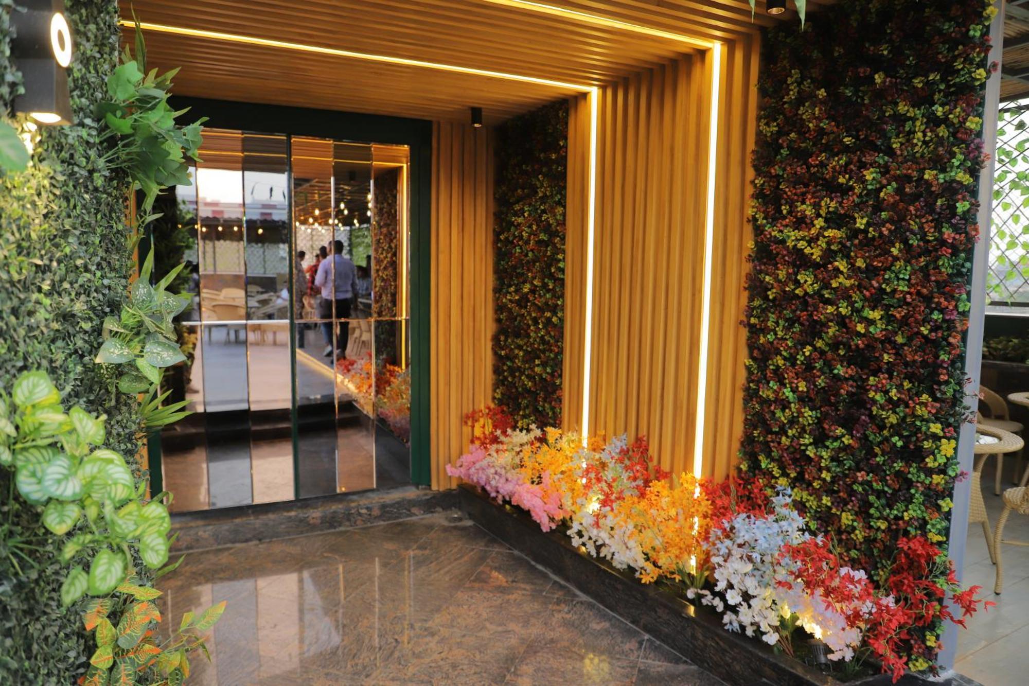 Hotel Haris Mg Road Gurugram Gurgaon Exterior photo