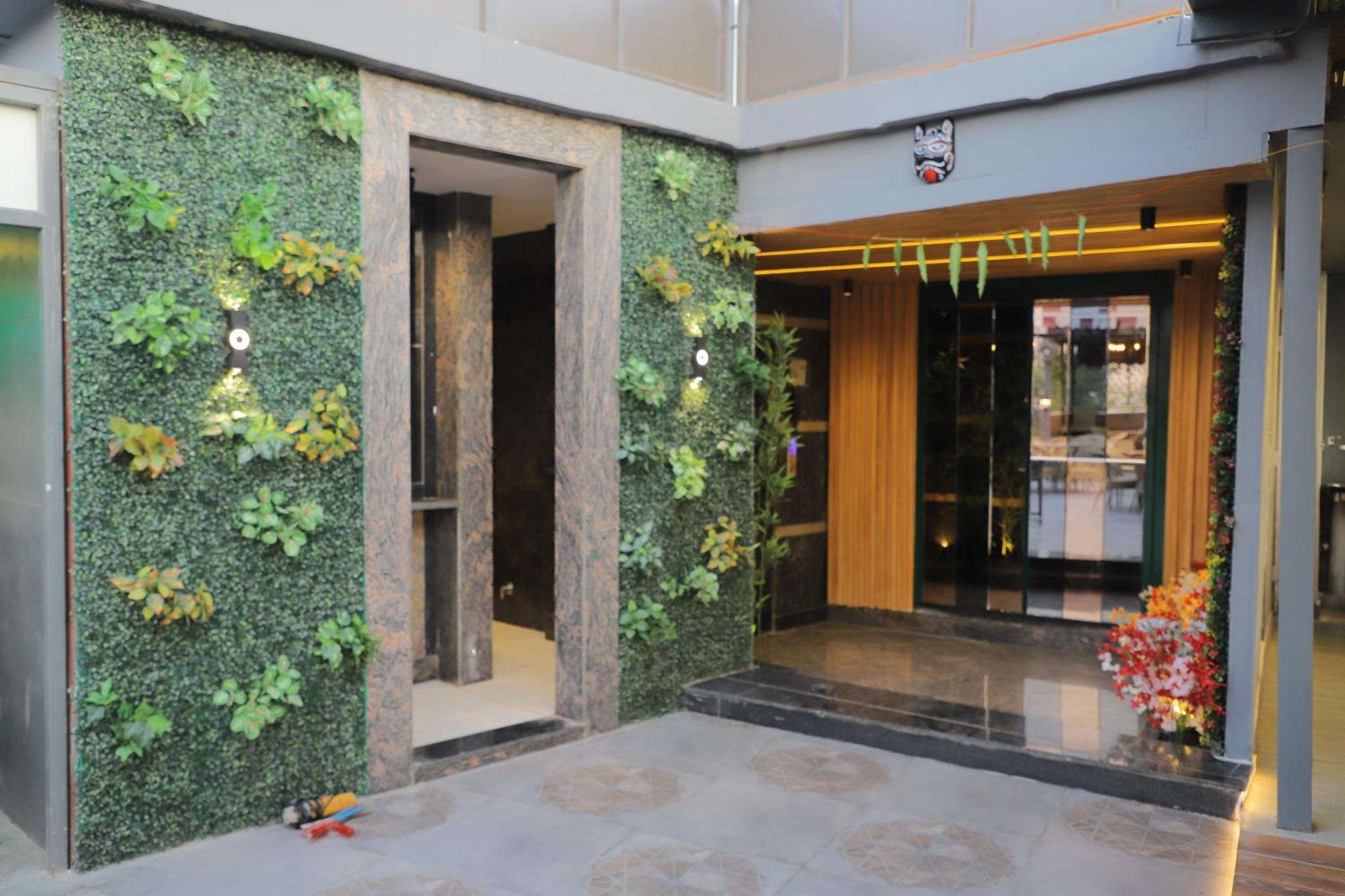 Hotel Haris Mg Road Gurugram Gurgaon Exterior photo