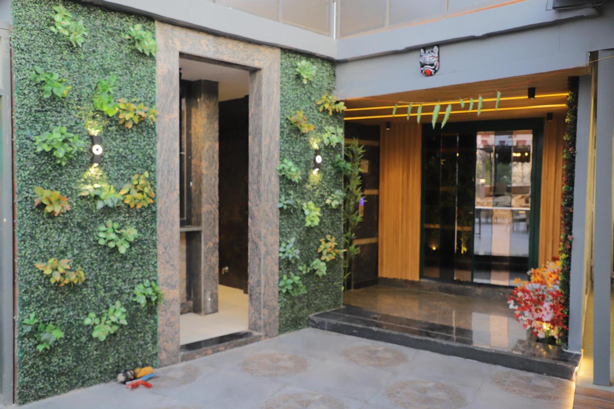 Hotel Haris Mg Road Gurugram Gurgaon Exterior photo