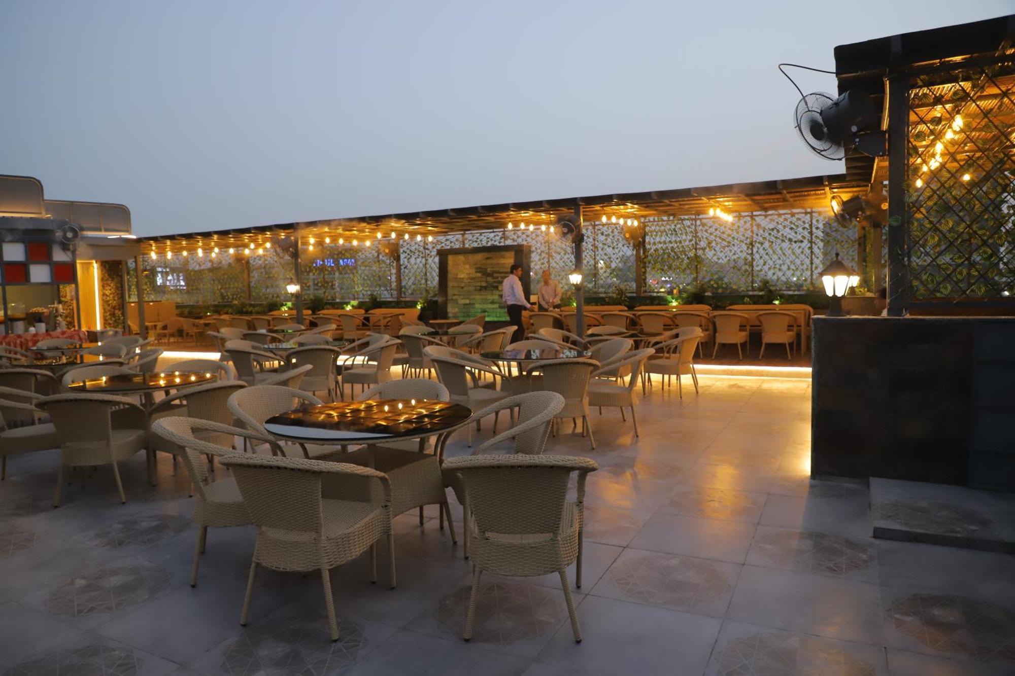 Hotel Haris Mg Road Gurugram Gurgaon Exterior photo
