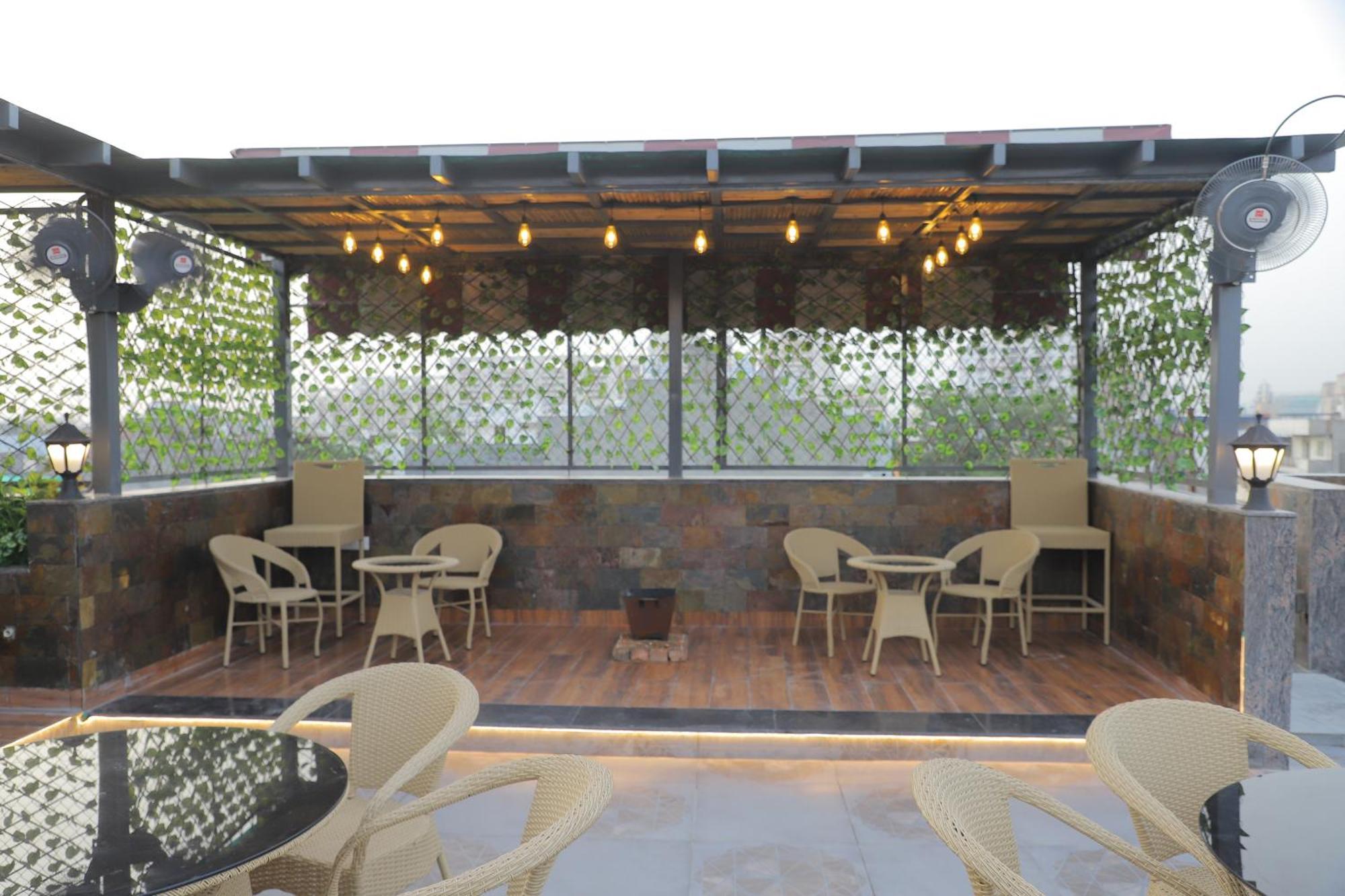 Hotel Haris Mg Road Gurugram Gurgaon Exterior photo