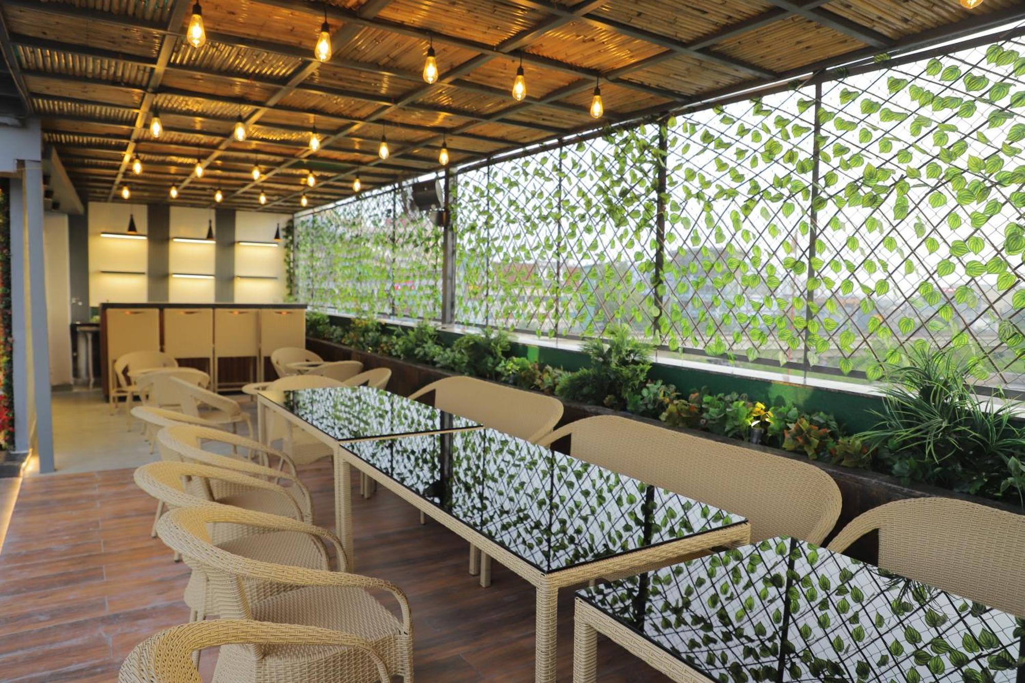 Hotel Haris Mg Road Gurugram Gurgaon Exterior photo