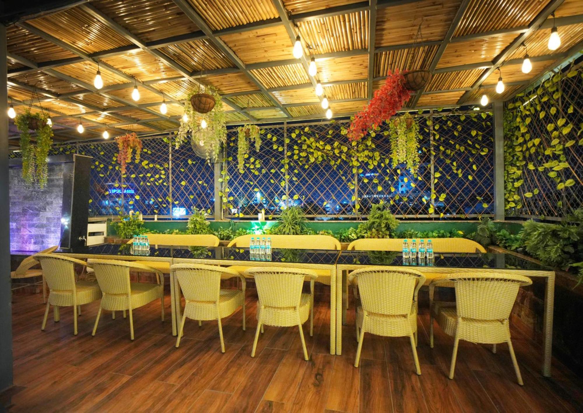 Hotel Haris Mg Road Gurugram Gurgaon Exterior photo