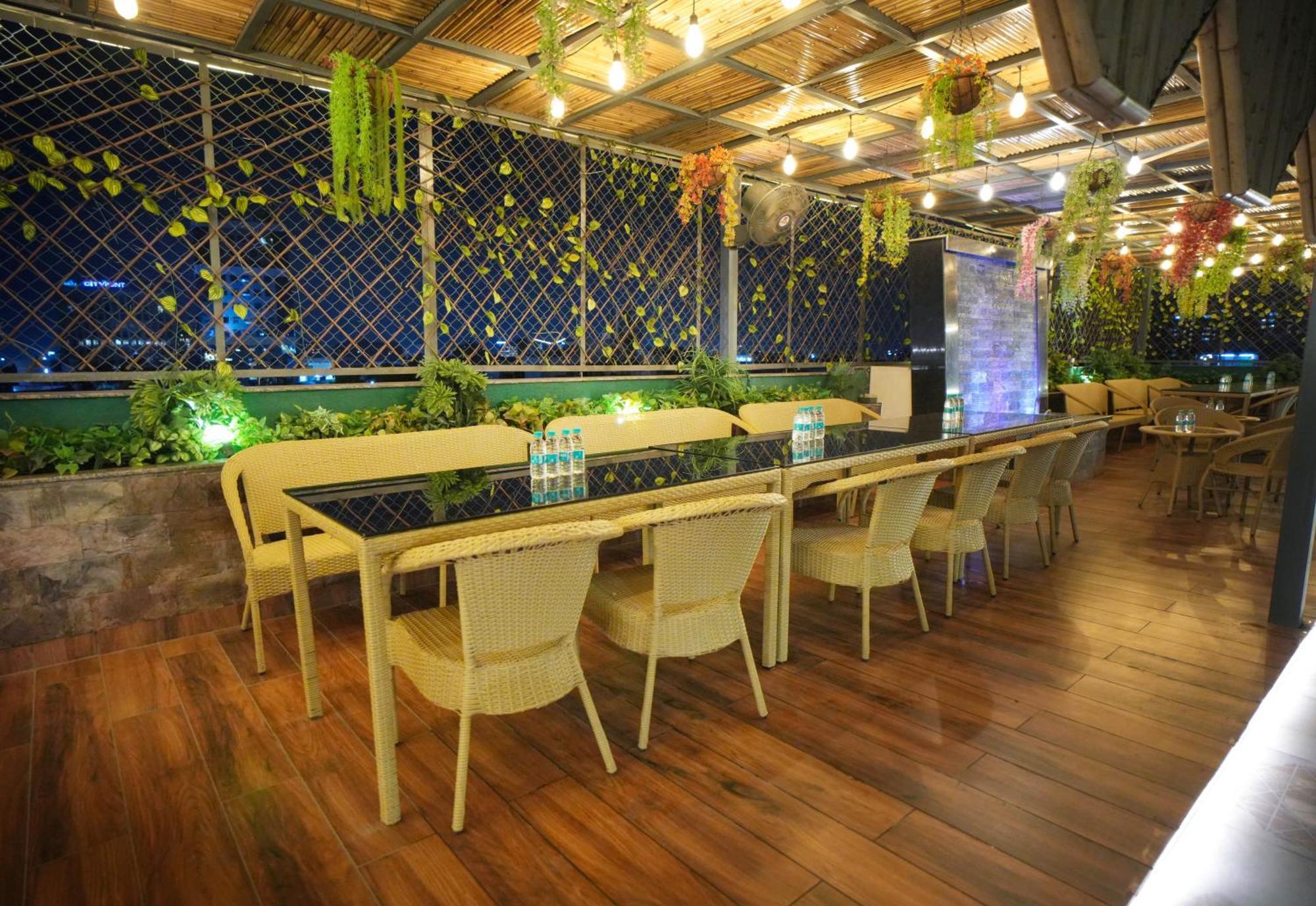 Hotel Haris Mg Road Gurugram Gurgaon Exterior photo