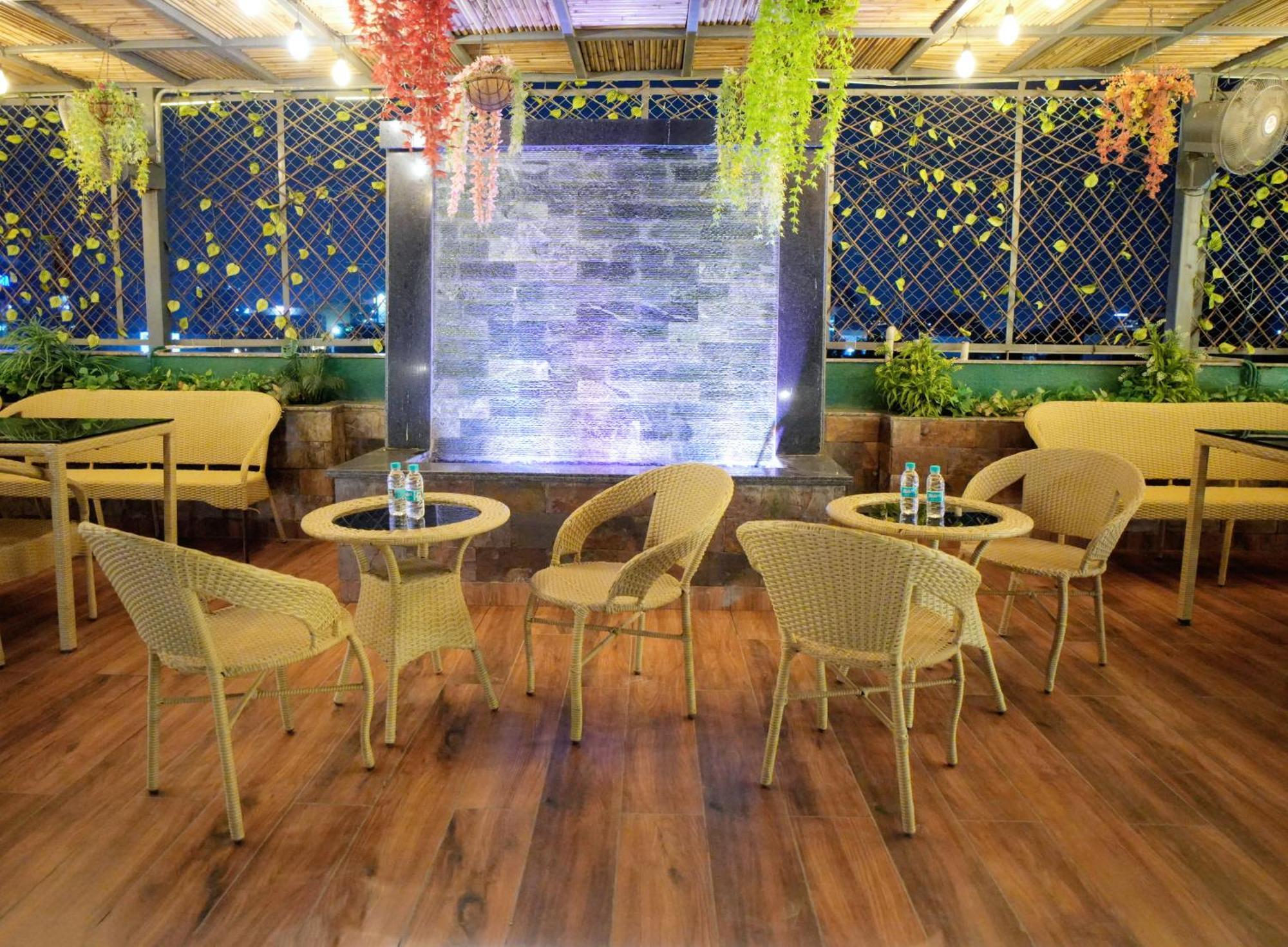 Hotel Haris Mg Road Gurugram Gurgaon Exterior photo