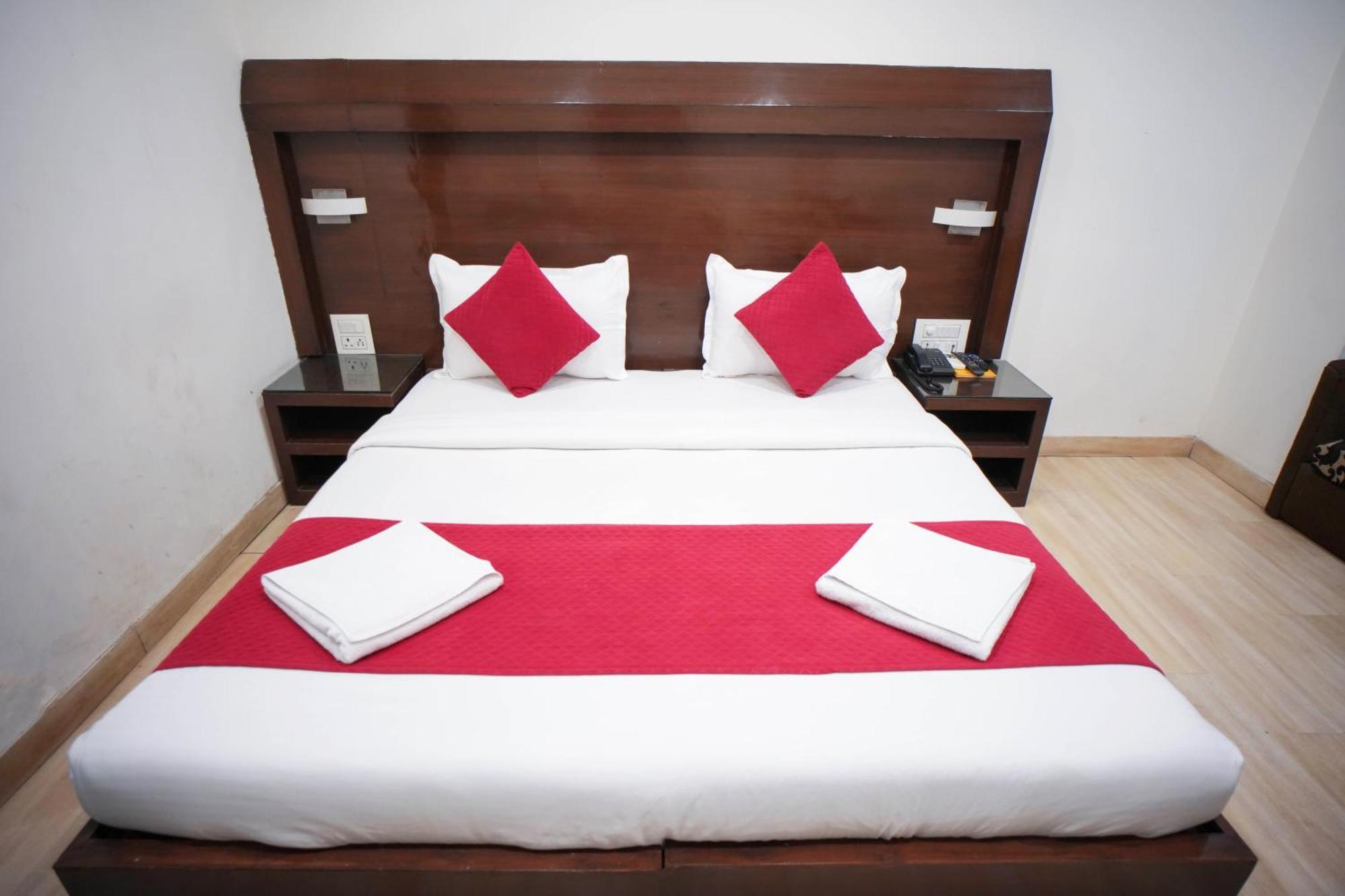 Hotel Haris Mg Road Gurugram Gurgaon Exterior photo